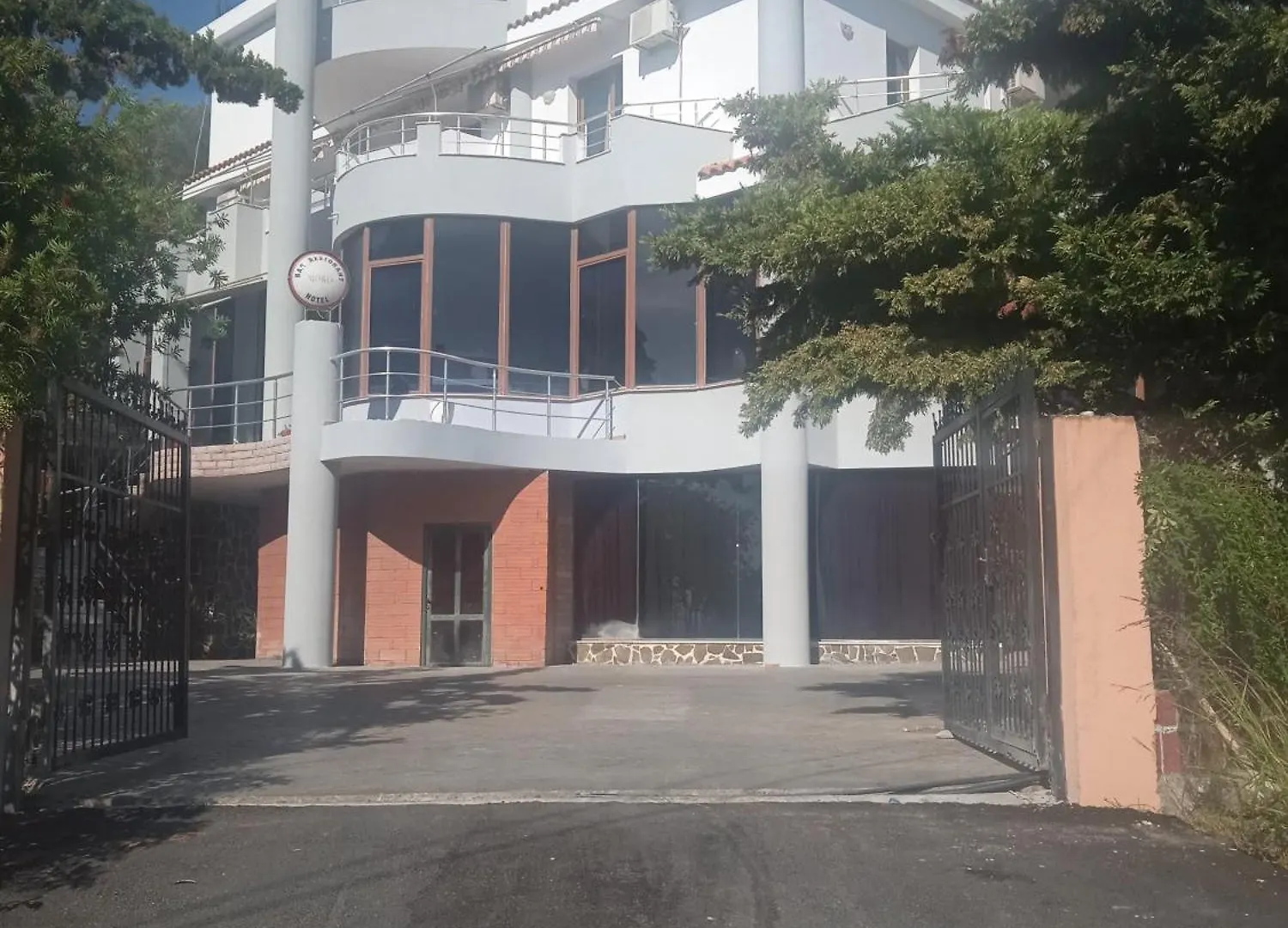 Hotel Moris Kryemëdhej